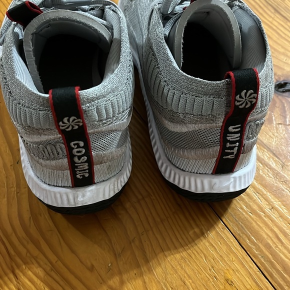 Nike Cosmic 3 In great condition Men’s size 7.5 or women’s 9 - Picture 2 of 5